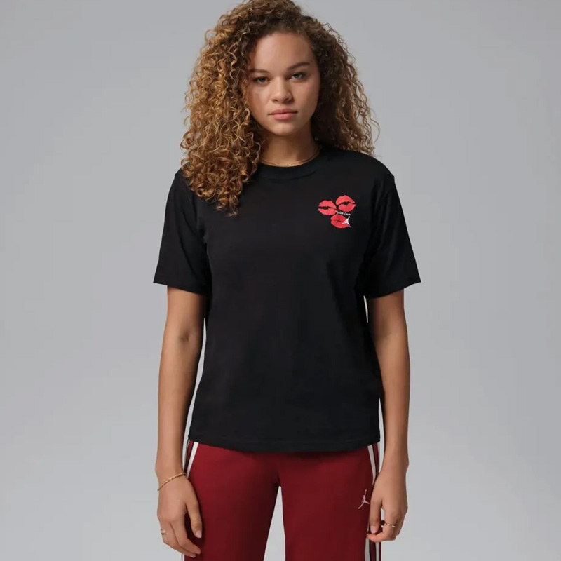 Дамска Тениска Nike W J FLT SS GF GFX TEE KISS - IF0797-010 Дамска Тениска Nike W J FLT SS GF GFX TEE KISS - IF0797-010