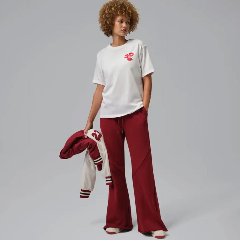 Дамска Тениска Nike W J FLT SS GF GFX TEE KISS - IF0797-100 Дамска Тениска Nike W J FLT SS GF GFX TEE KISS - IF0797-100