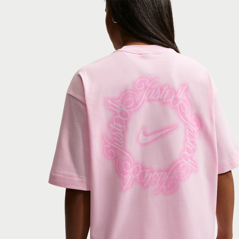 Дамска Тениска Nike W NSW SS TEE OS JDI SCRIPT - IO3525-663 Дамска Тениска Nike W NSW SS TEE OS JDI SCRIPT - IO3525-663