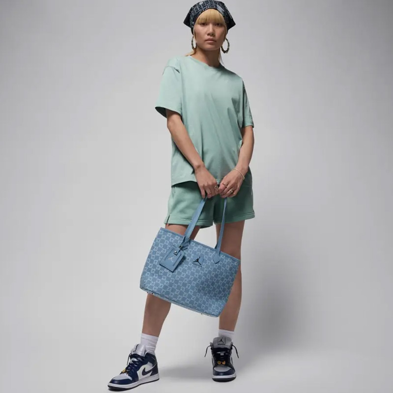 Дамска Тениска Nike W J BRK ESS SS GF TEE 23 - FN4500-017 Дамска Тениска Nike W J BRK ESS SS GF TEE 23 - FN4500-017