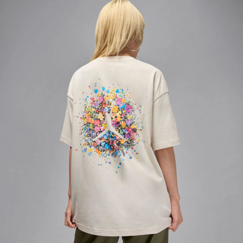 Дамска Тениска Nike W J FLT SS OS GFX TEE FLW - IH2382-104 Дамска Тениска Nike W J FLT SS OS GFX TEE FLW - IH2382-104
