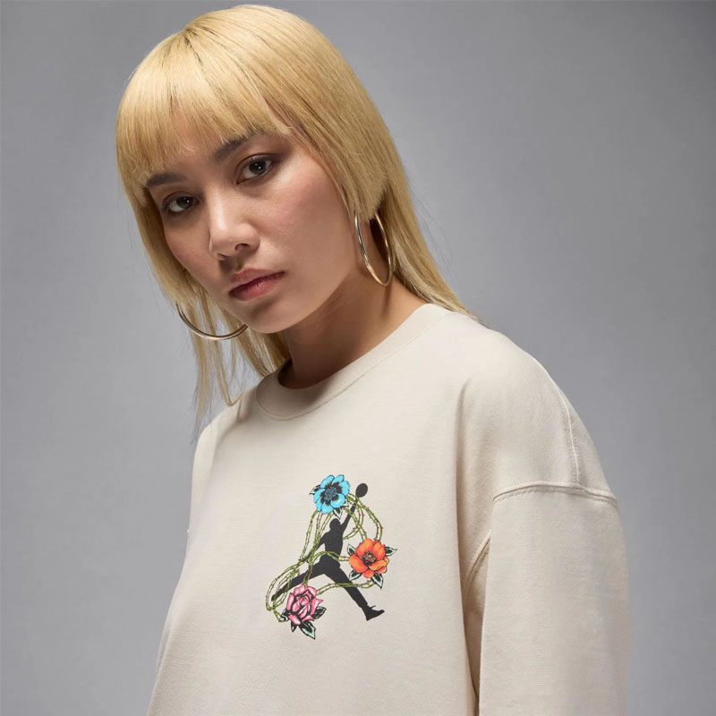 Дамска Тениска Nike W J FLT SS OS GFX TEE FLW - IH2382-104 Дамска Тениска Nike W J FLT SS OS GFX TEE FLW - IH2382-104