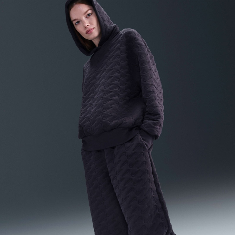 Дамски Суичър Nike W NSW PHNX FLC LSE AOJ PO HDY - HV2781-540 Дамски Суичър Nike W NSW PHNX FLC LSE AOJ PO HDY - HV2781-540