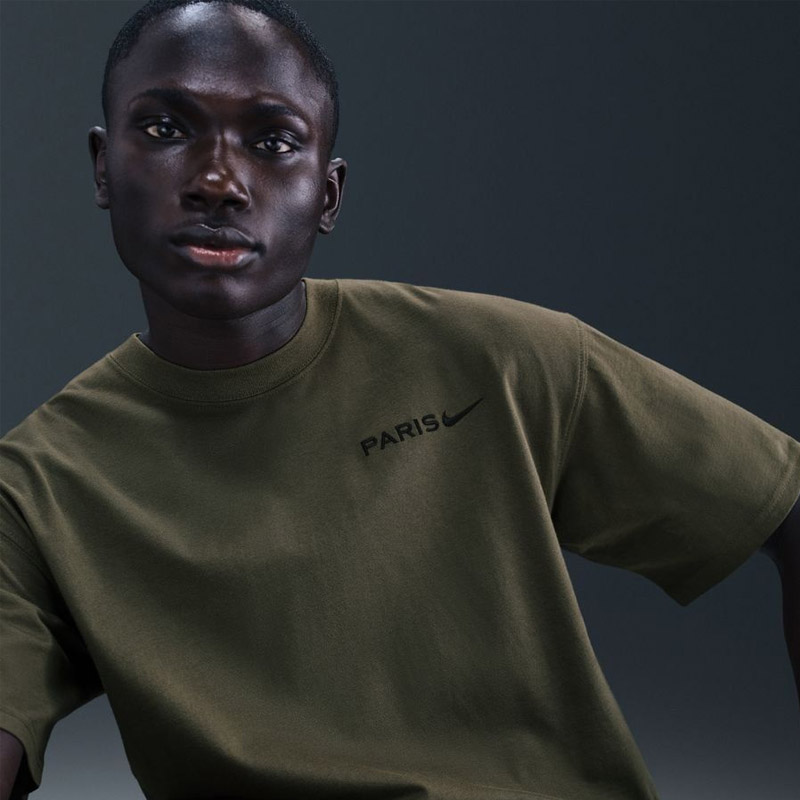 Мъжка Тениска Nike PSG M NK PEAK WRDMRK TEE - IB3897-325 Мъжка Тениска Nike PSG M NK PEAK WRDMRK TEE - IB3897-325