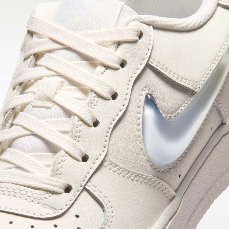 Обувки Nike AIR FORCE 1 JES (GS) - IR0595-101 Обувки Nike AIR FORCE 1 JES (GS) - IR0595-101