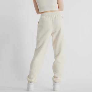 Дамско Долнище New Balance PANT SEASONAL GRAPHIC SWEATPANT