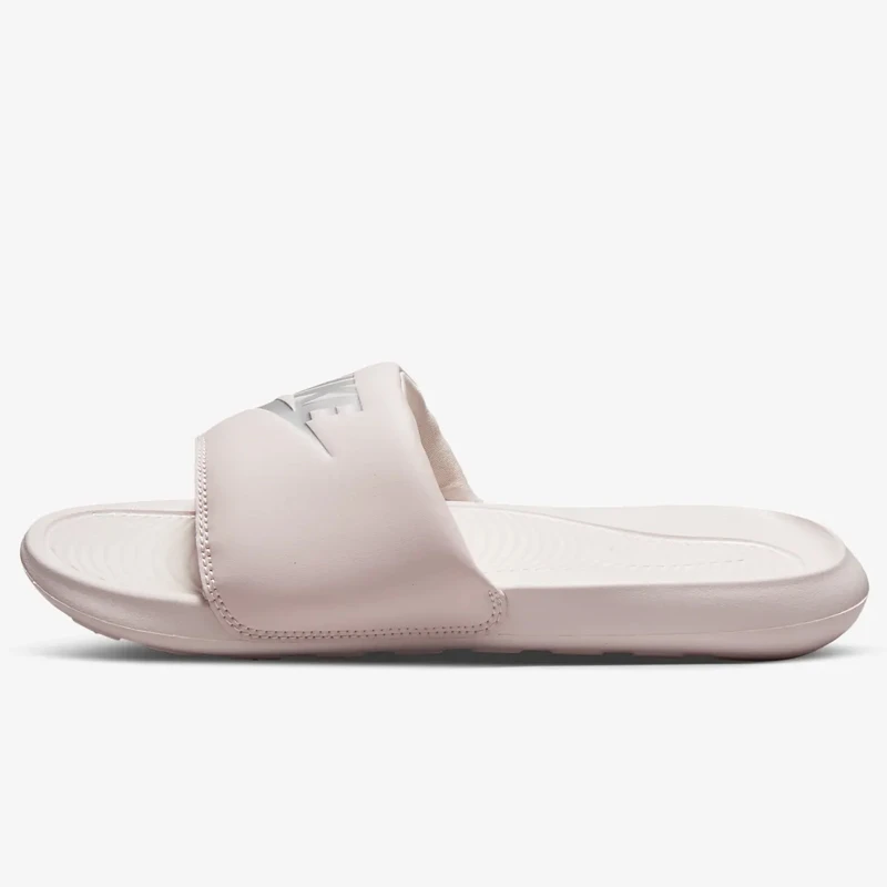 ДАМСКИ ЧЕХЛИ NIKE VICTORI ONE SLIDE ДАМСКИ ЧЕХЛИ NIKE VICTORI ONE SLIDE