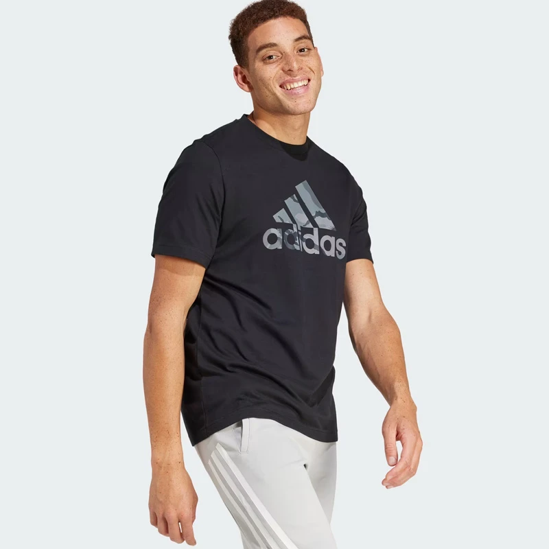 Мъжка Тениска Adidas CAMO BADGE OF SPORT GRAPHIC TEE Мъжка Тениска Adidas CAMO BADGE OF SPORT GRAPHIC TEE