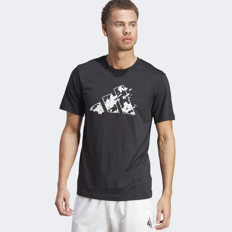 Мъжка Тениска ADIDAS TRAIN ESSENTIALS SEASONAL TRAINING GRAPHIC TEE Мъжка Тениска ADIDAS TRAIN ESSENTIALS SEASONAL TRAINING GRAPHIC TEE