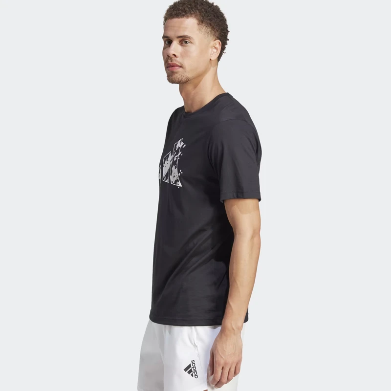 Мъжка Тениска ADIDAS TRAIN ESSENTIALS SEASONAL TRAINING GRAPHIC TEE Мъжка Тениска ADIDAS TRAIN ESSENTIALS SEASONAL TRAINING GRAPHIC TEE