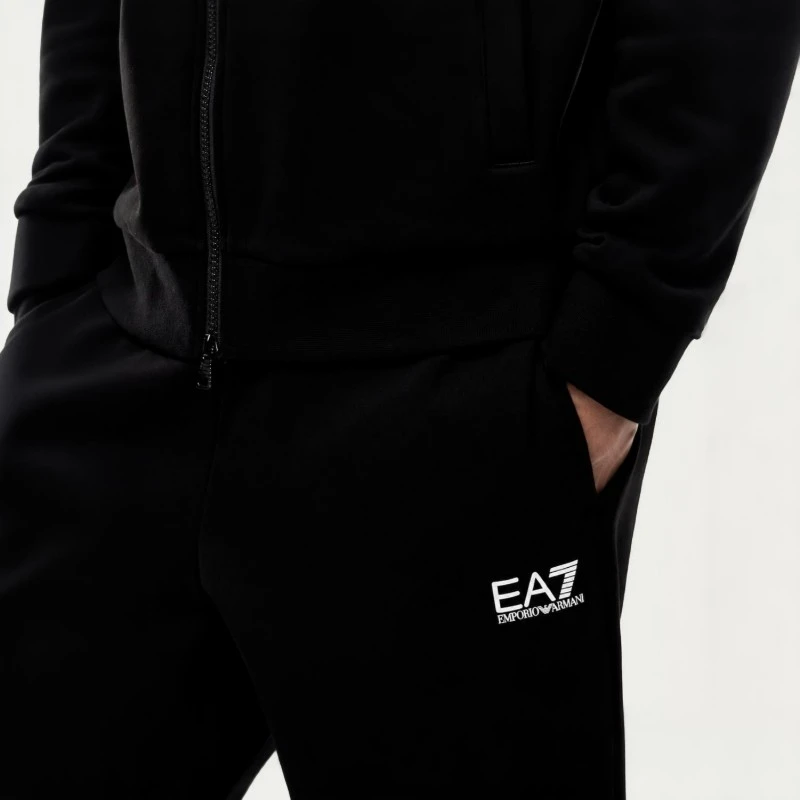 Мъжки екип Emporio Armani - 8NPV68 PJVTZ 1200 XXL N TRAIN CORE ID M Мъжки екип Emporio Armani - 8NPV68 PJVTZ 1200 XXL N TRAIN CORE ID M