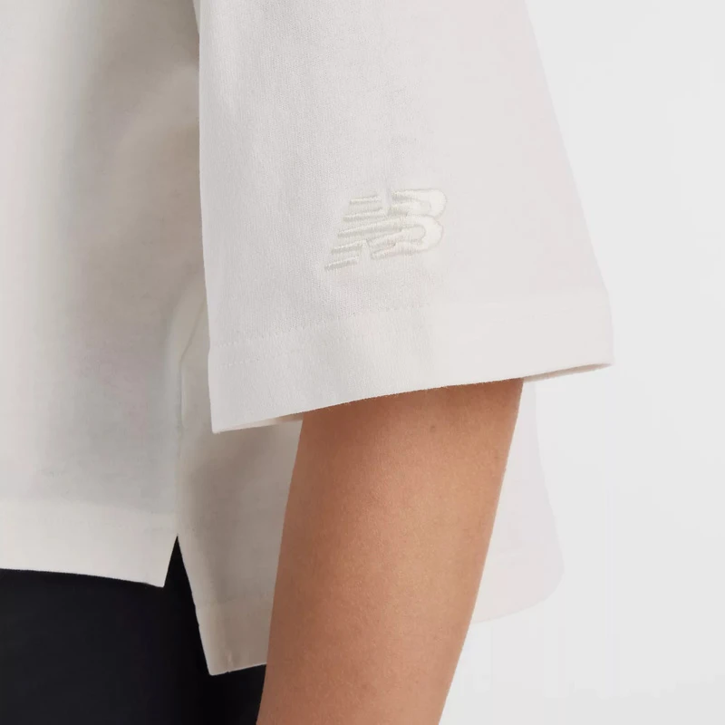 Дамска Тениска New Balance SHIRT LACE NB T-SHIRT - WT61G0IY-SST Дамска Тениска New Balance SHIRT LACE NB T-SHIRT - WT61G0IY-SST