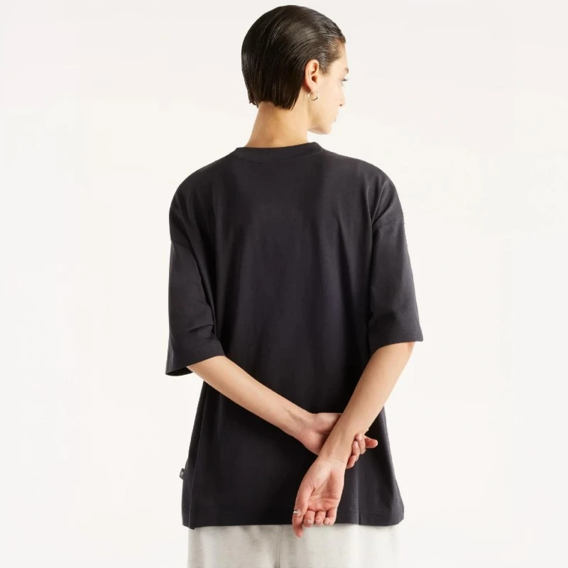 Дамска тениска New Balance SHIRT PRESSED FLOWERS SCRIPT OVERSIZED T-SHIRT - WT62X7Z9-DNT Дамска тениска New Balance SHIRT PRESSED FLOWERS SCRIPT OVERSIZED T-SHIRT - WT62X7Z9-DNT