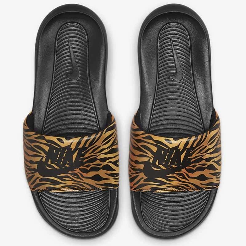 Дамски Чехли W NIKE VICTORI ONE SLIDE PRINT Дамски Чехли W NIKE VICTORI ONE SLIDE PRINT