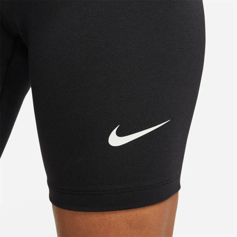 Дамски Клин Nike W NSW NK CLSC HR 8IN SHORT Дамски Клин Nike W NSW NK CLSC HR 8IN SHORT