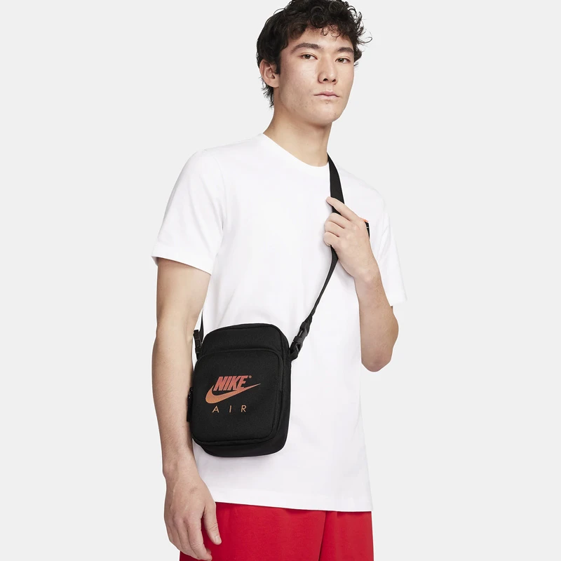 Чанта Nike NK HRITG CRSSBDY-AIR WAVEY Чанта Nike NK HRITG CRSSBDY-AIR WAVEY