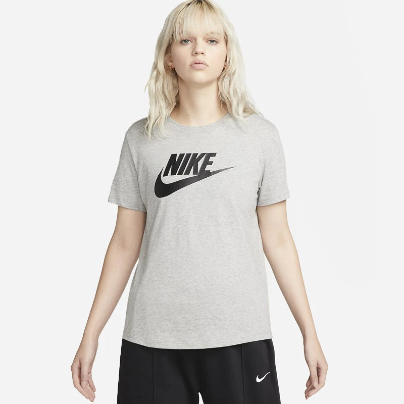 Дамска Тениска Nike W NSW TEE ESSNTL ICN FTRA Дамска Тениска Nike W NSW TEE ESSNTL ICN FTRA