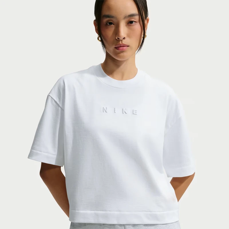 Дамска Тениска Nike W NSW NK LUXE BXY TEE FA26 - IO7462-100 Дамска Тениска Nike W NSW NK LUXE BXY TEE FA26 - IO7462-100