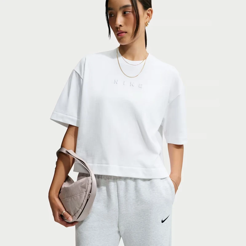 Дамска Тениска Nike W NSW NK LUXE BXY TEE FA26 - IO7462-100 Дамска Тениска Nike W NSW NK LUXE BXY TEE FA26 - IO7462-100