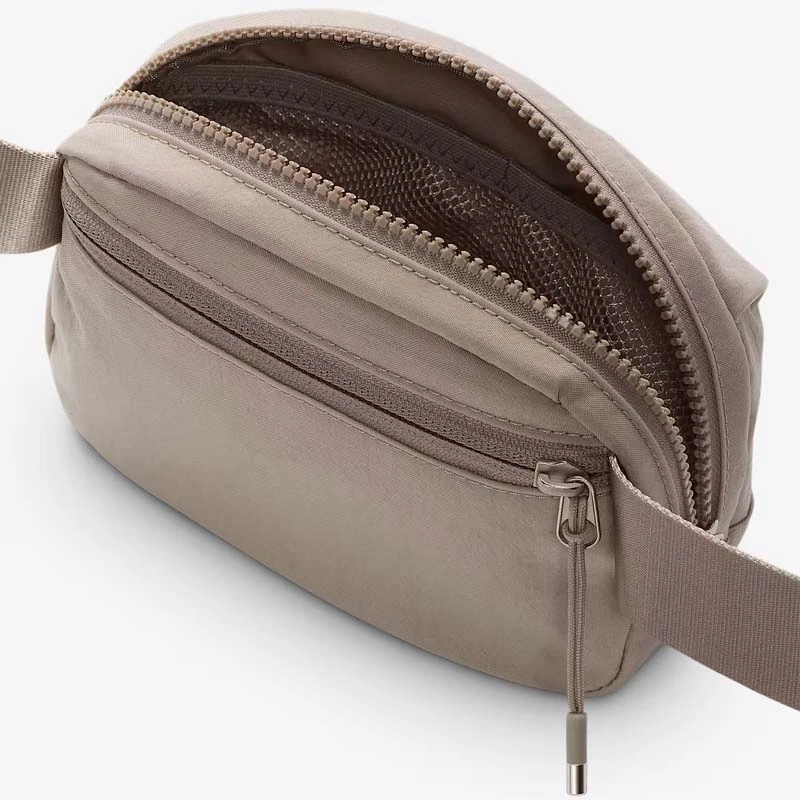 Чанта Nike NK AURA WAISTPACK Чанта Nike NK AURA WAISTPACK