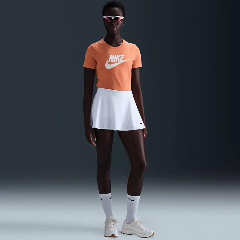 Дамска Тениска Nike W NSW CLUB SS TEE ICN FTRA - DX7906-828 Дамска Тениска Nike W NSW CLUB SS TEE ICN FTRA - DX7906-828