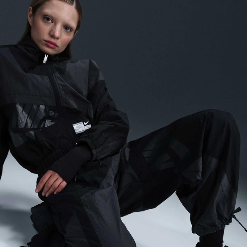 Дамски Екип Nike W NSW STREET WVN JKT Дамски Екип Nike W NSW STREET WVN JKT