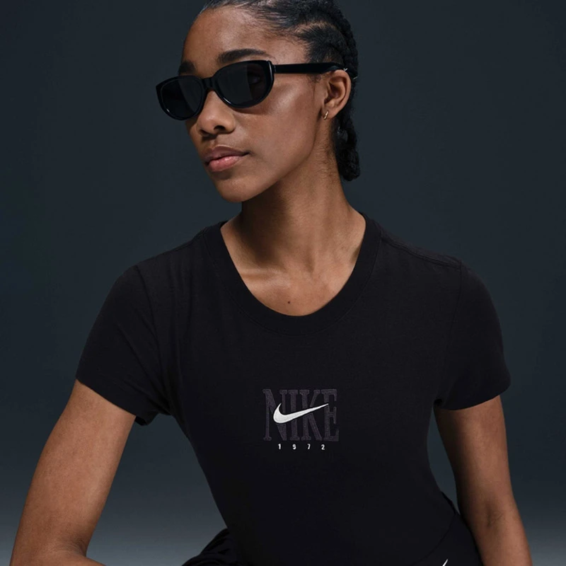Дамска Тениска Nike W NSW SS SLIM TEE PNX GRX - IB2444-010 Дамска Тениска Nike W NSW SS SLIM TEE PNX GRX - IB2444-010
