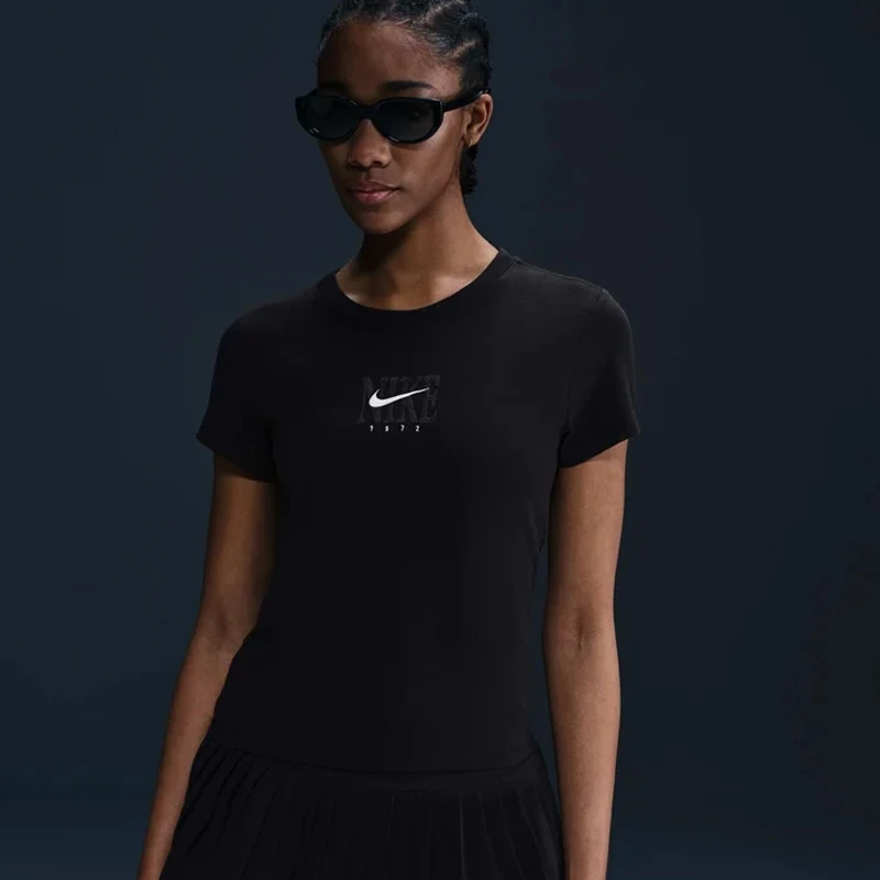 Дамска Тениска Nike W NSW SS SLIM TEE PNX GRX - IB2444-010 Дамска Тениска Nike W NSW SS SLIM TEE PNX GRX - IB2444-010