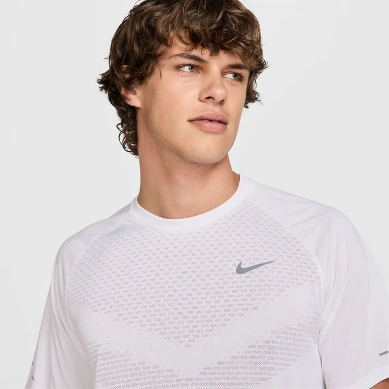 Мъжка Тениска Nike M NK DFADV STRIDE SS TOP - HV5203-100 Мъжка Тениска Nike M NK DFADV STRIDE SS TOP - HV5203-100