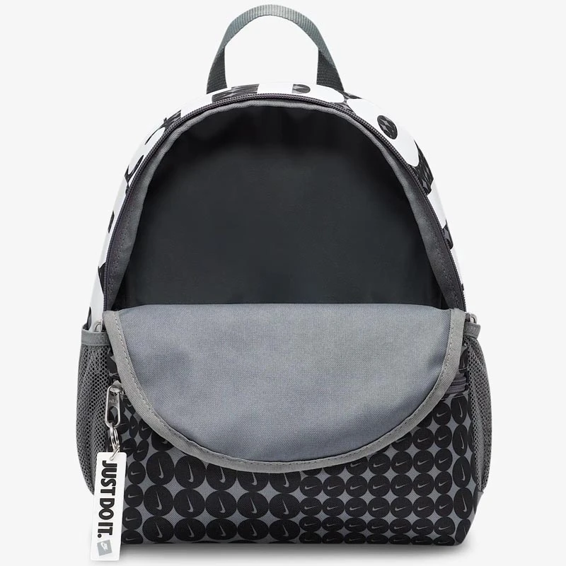 Раница Nike Y NK BRSLA JDI MNI BK-AOP SP25 Раница Nike Y NK BRSLA JDI MNI BK-AOP SP25