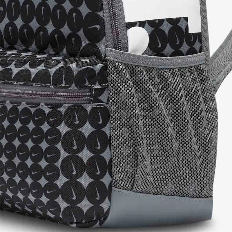 Раница Nike Y NK BRSLA JDI MNI BK-AOP SP25 Раница Nike Y NK BRSLA JDI MNI BK-AOP SP25