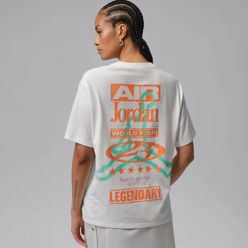Дамска Тениска Nike W J FLT SS GF GFX TEE SUV - IF0830-133 Дамска Тениска Nike W J FLT SS GF GFX TEE SUV - IF0830-133