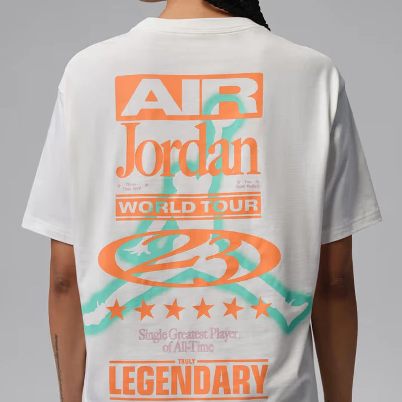 Дамска Тениска Nike W J FLT SS GF GFX TEE SUV - IF0830-133 Дамска Тениска Nike W J FLT SS GF GFX TEE SUV - IF0830-133