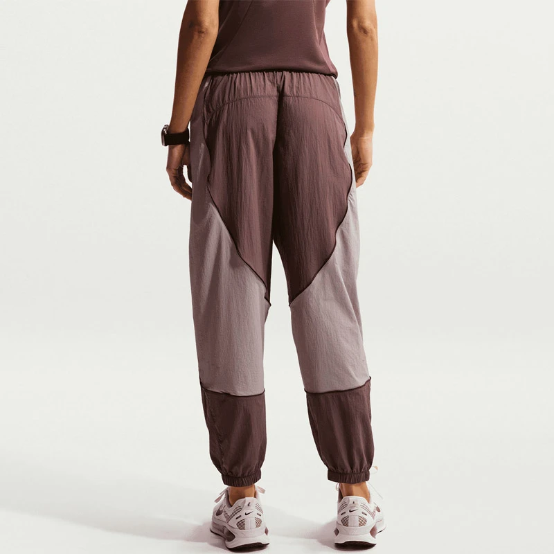 Дамски Екип Nike W NK SWIFT UV RPL JKT NV - IM9480-502 Дамски Екип Nike W NK SWIFT UV RPL JKT NV - IM9480-502