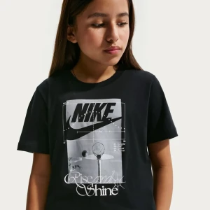 Детска Тениска Nike K NSW TEE RISE AND SHINE - II0385-010