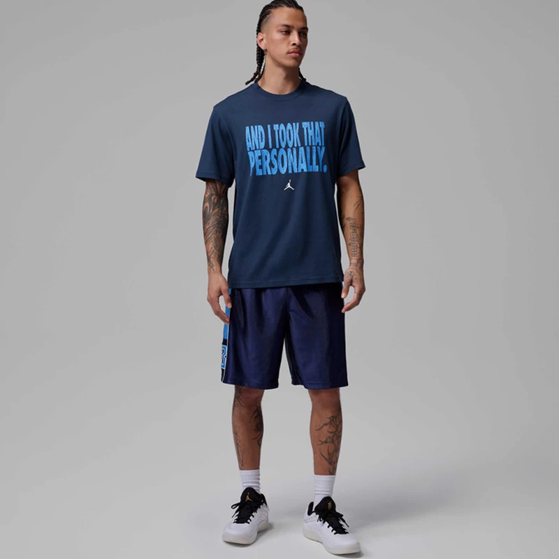 Мъжка Тениска Nike M J DF SPT GFX SS CREW VB - IF0870-410 Мъжка Тениска Nike M J DF SPT GFX SS CREW VB - IF0870-410