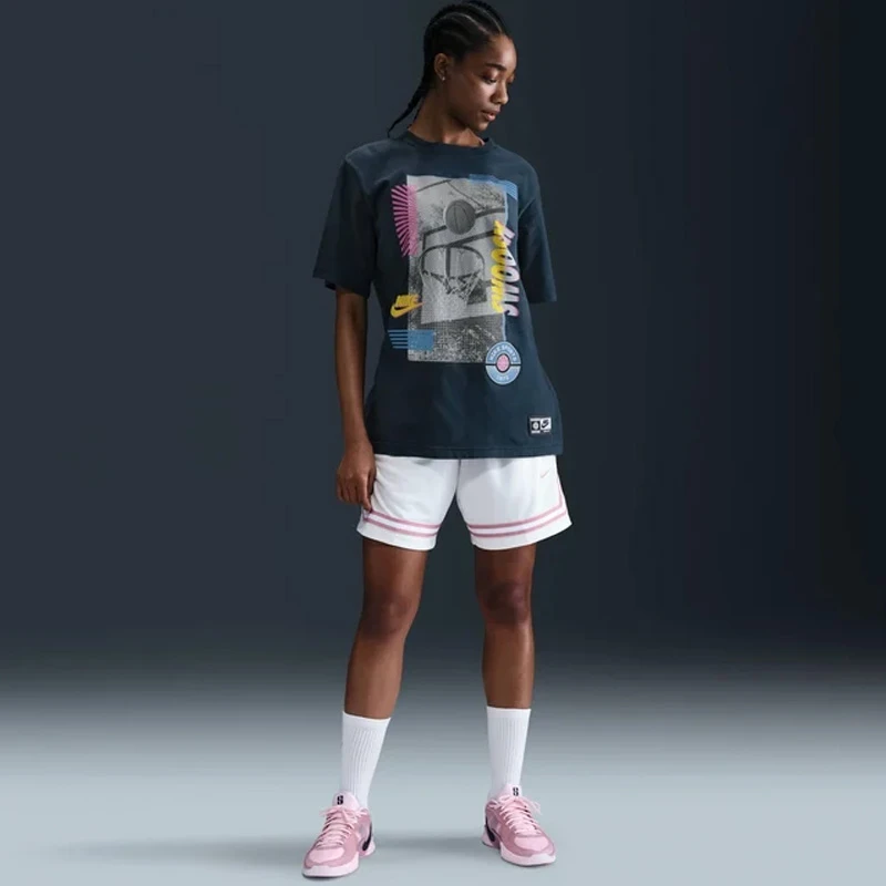 Дамска Тениска Nike W NK SS TEE OC BB SP25 - HJ3634-478 Дамска Тениска Nike W NK SS TEE OC BB SP25 - HJ3634-478