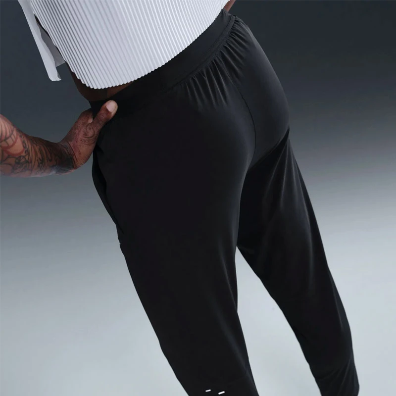 Дамско Долнище Nike W NK TEMPO DF MR 7/8 PANT - HV5764-010 Дамско Долнище Nike W NK TEMPO DF MR 7/8 PANT - HV5764-010