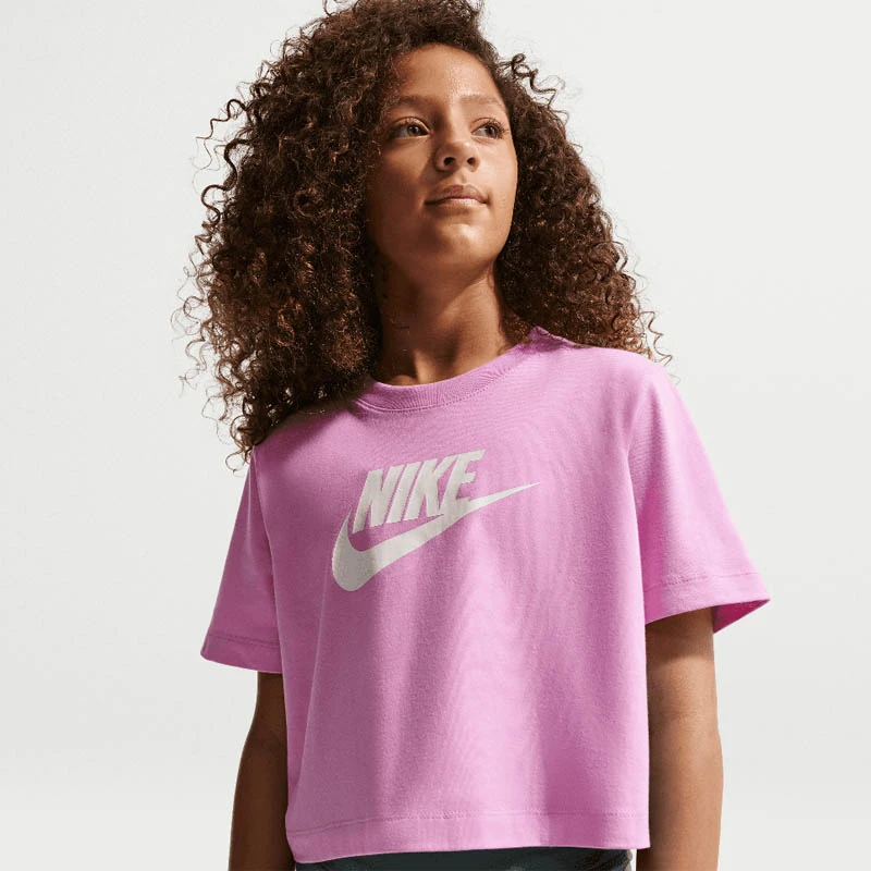 Детска Тениска Nike G NSW TEE CROP FUTURA HBR - FZ5548-503 Детска Тениска Nike G NSW TEE CROP FUTURA HBR - FZ5548-503