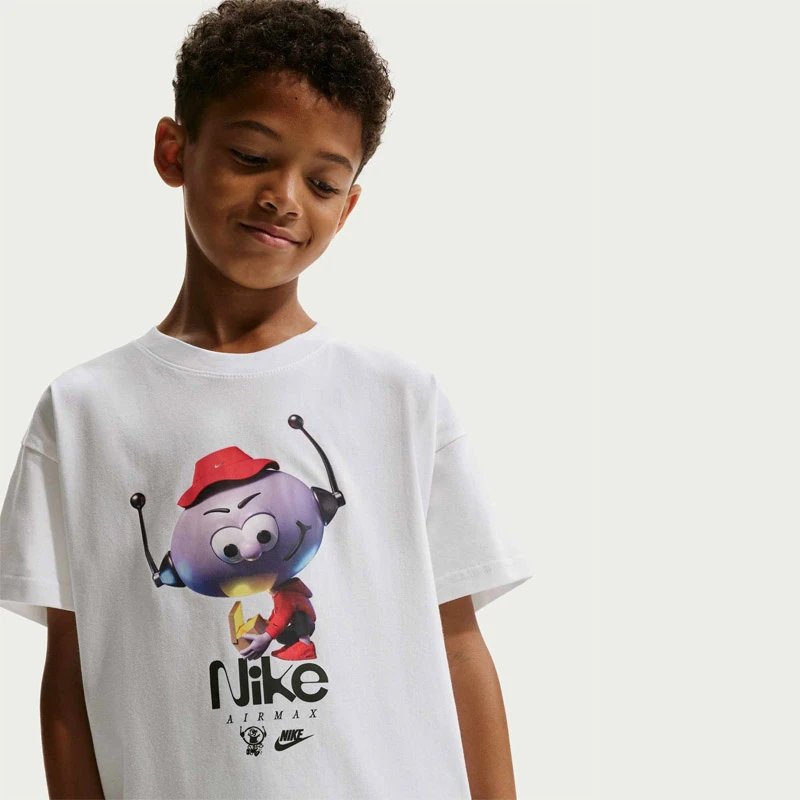 Детска Тениска Nike K NSW TEE M90 MAX GRAIL - II0450-100 Детска Тениска Nike K NSW TEE M90 MAX GRAIL - II0450-100