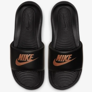 ЧЕХЛИ NIKE VICTORI ONE SLIDE