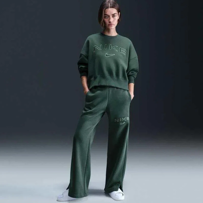 Дамска Блуза Nike W NSW PHNX FLC OOS LOGO CREW Дамска Блуза Nike W NSW PHNX FLC OOS LOGO CREW