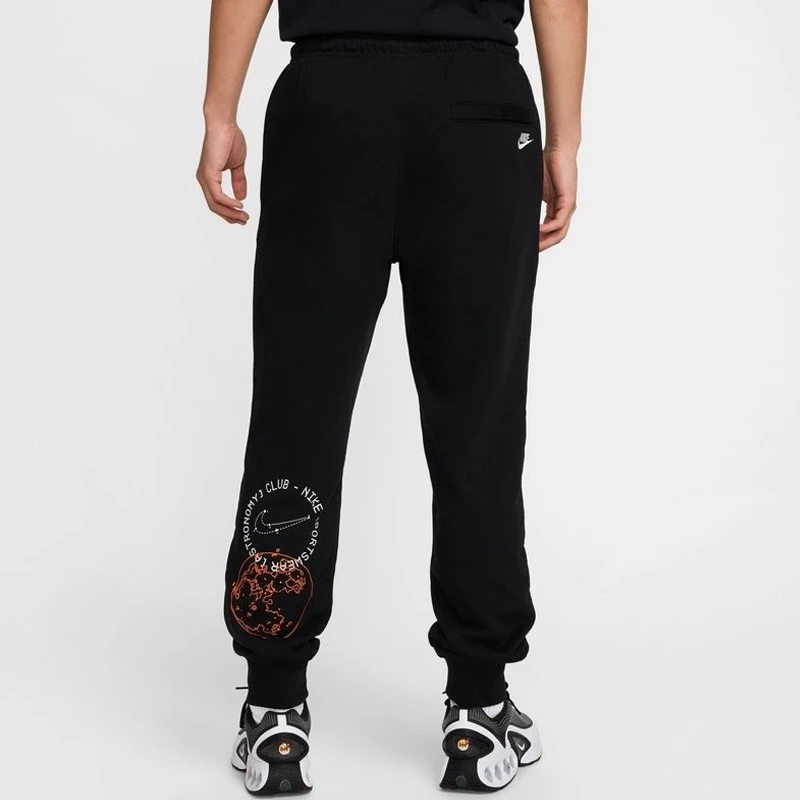 Мъжко Долнище Nike M NK CLUB FT JGGR MOON GFX Мъжко Долнище Nike M NK CLUB FT JGGR MOON GFX