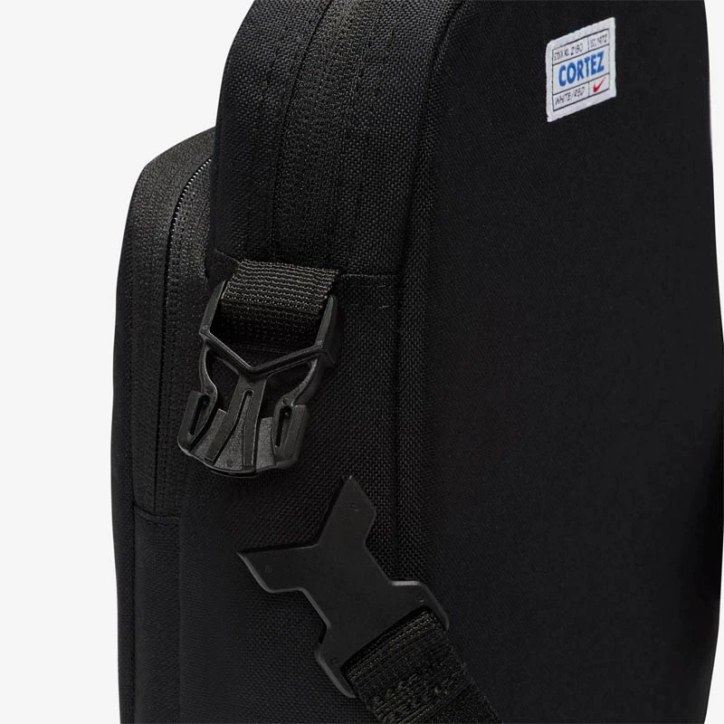 Чанта Nike NK HRTGE CRSSBY-CORTEZ PTCH - HM4415-010 Чанта Nike NK HRTGE CRSSBY-CORTEZ PTCH - HM4415-010