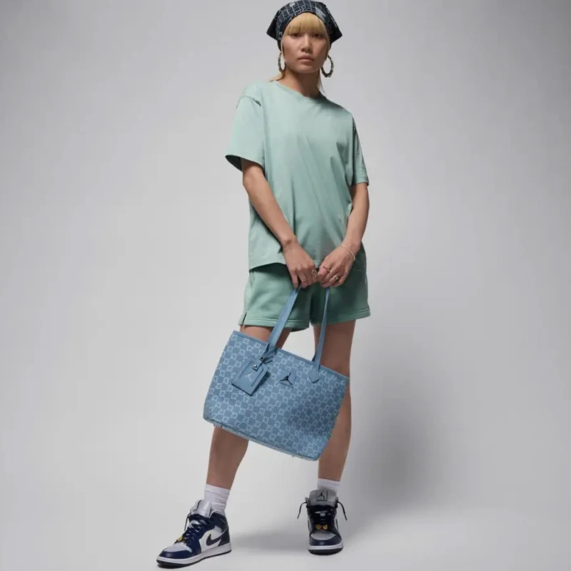 Дамска Тениска Nike W J BRK ESS SS GF TEE 23 - FN4500-017 Дамска Тениска Nike W J BRK ESS SS GF TEE 23 - FN4500-017