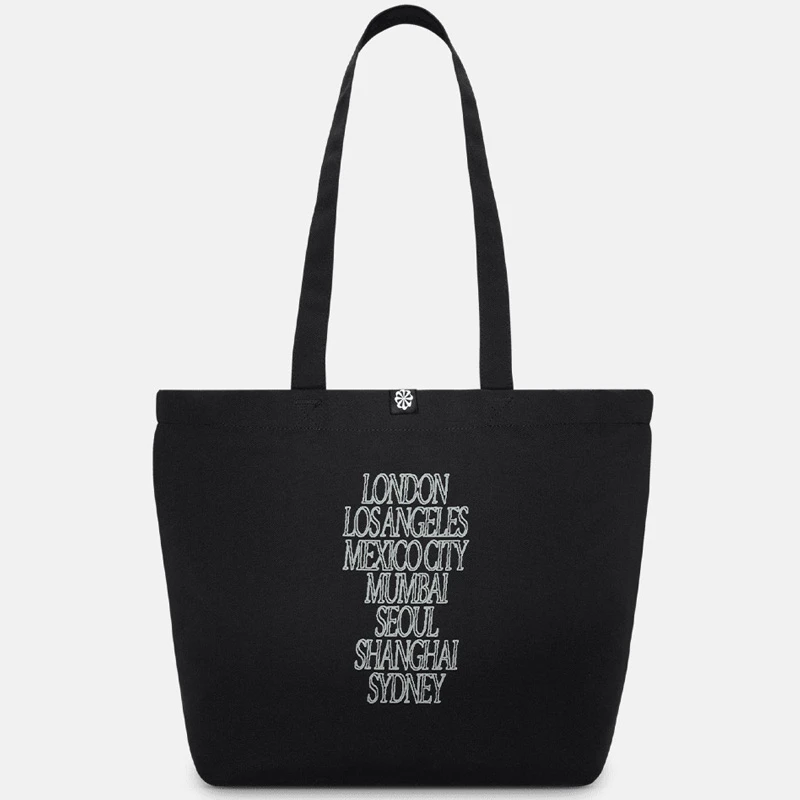 Дамска Чанта Nike NK HRTG TOTE 2.0-WRS GFX - IF8252-010 Дамска Чанта Nike NK HRTG TOTE 2.0-WRS GFX - IF8252-010