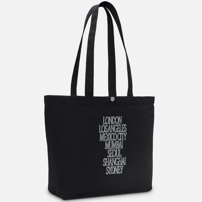 Дамска Чанта Nike NK HRTG TOTE 2.0-WRS GFX - IF8252-010 Дамска Чанта Nike NK HRTG TOTE 2.0-WRS GFX - IF8252-010