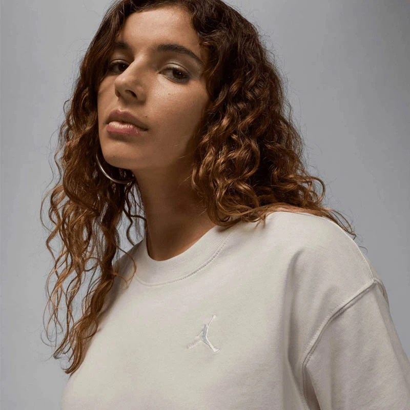 Дамска Тениска Nike W J BRK ESS SS GF TEE 23 - FN4500-104 Дамска Тениска Nike W J BRK ESS SS GF TEE 23 - FN4500-104