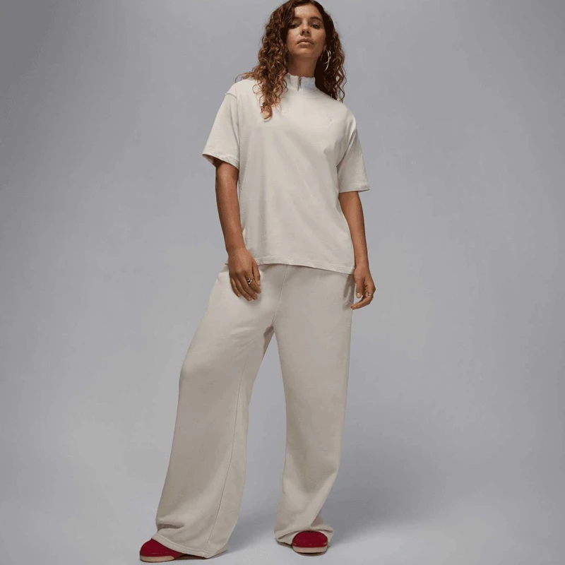 Дамска Тениска Nike W J BRK ESS SS GF TEE 23 - FN4500-104 Дамска Тениска Nike W J BRK ESS SS GF TEE 23 - FN4500-104