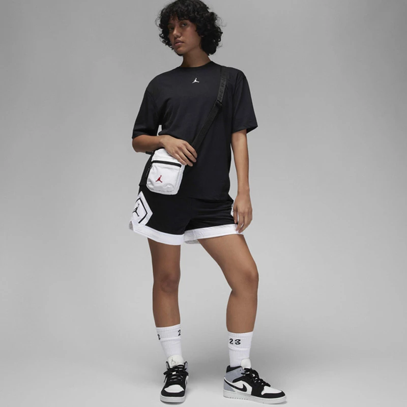 Дамска Тениска Nike W J SPT DIAMOND SS TOP - FN5116-010 Дамска Тениска Nike W J SPT DIAMOND SS TOP - FN5116-010